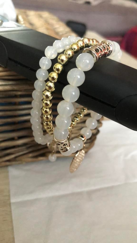 3 armbanden wit/goud voor 8 a 13 jarige., Handtassen en Accessoires, Armbanden, Ophalen, Zo goed als nieuw, Wit, Goud