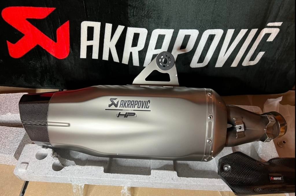 SOLD// Akrapovic titanium HP -BMW R1250GS/ R1200GS GSA LC, Motoren, Ophalen of Verzenden