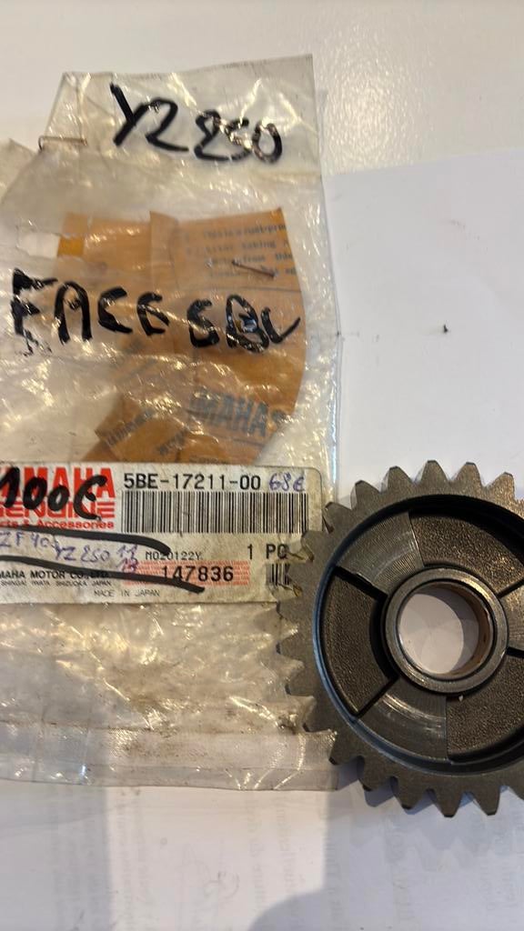 5BE-17211-00 Pignon YZ 250, Motoren, Ophalen of Verzenden, Gebruikt