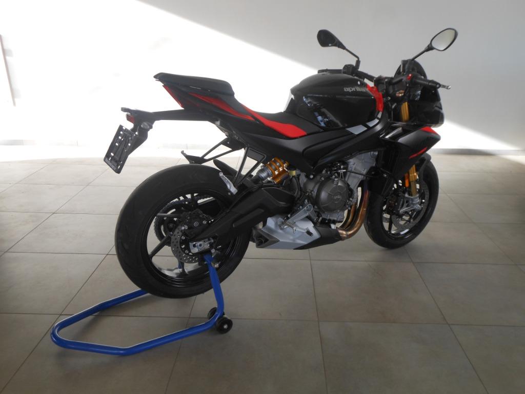 Aprilia Tuono 660 Factory, Entreprise, Plus de 35 kW, 2 cylindres, Permis Moto A2 minimum