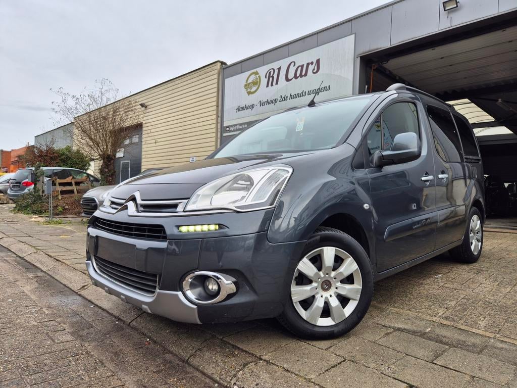 Citroën Berlingo 1.6hdi 2015 170.000km/Led/Navi/Pdc/Ac/Trekh, Voorwielaandrijving, Euro 5, Parkeersensor, Zwart