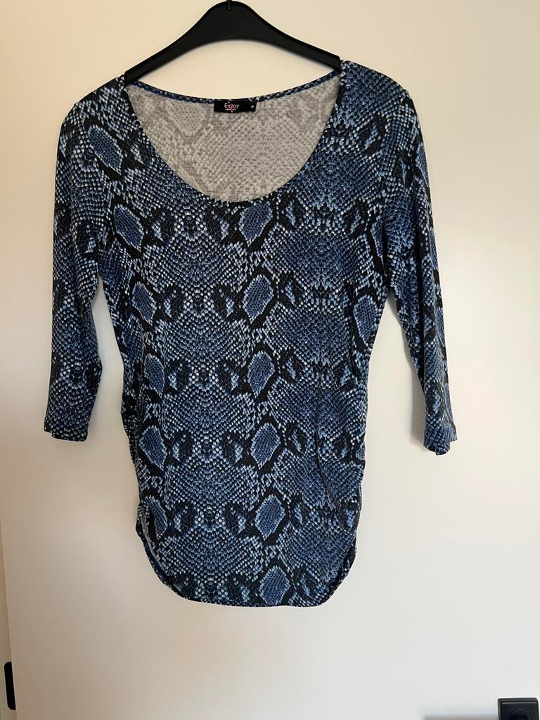 T shirt Enjoy/ zachte kwaliteit/ maat M/ €6, Ophalen of Verzenden, Zo goed als nieuw, Maat 38/40 (M), Zwart