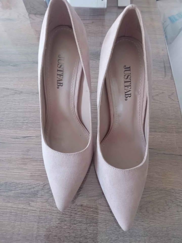 damesschoenen met een speciale hak., Ophalen, Zo goed als nieuw, Beige