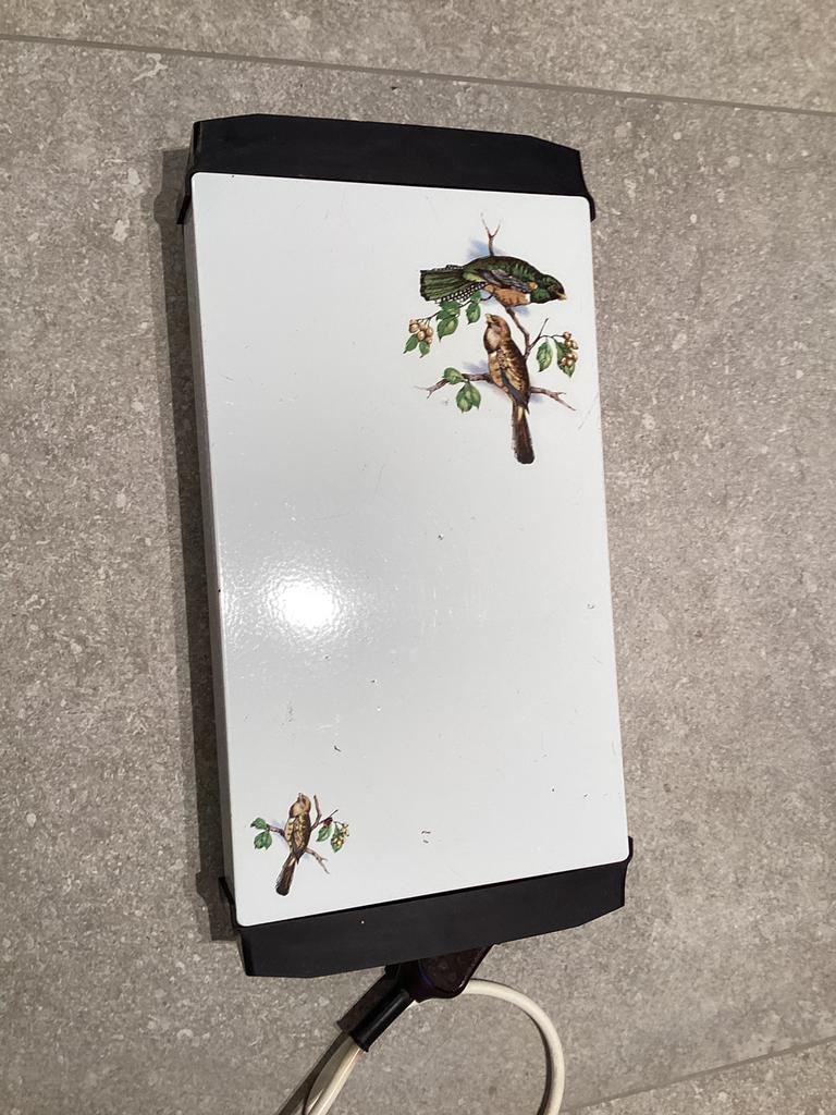 Accumulerende schotelverwarmer 500 Watt,kan opgestuurd worde, Ophalen, Gebruikt