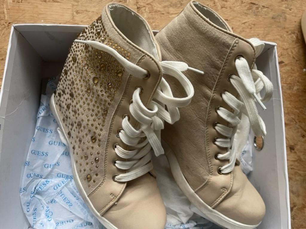 beige sneakers met strass M38, Vêtements | Femmes, Enlèvement ou Envoi, Beige, Sneakers et Baskets, Comme neuf