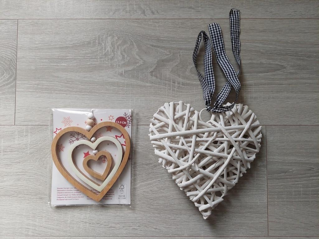 Houten decoratie (hartjes), Huis en Inrichting, Woonaccessoires | Wanddecoraties, Zo goed als nieuw, Ophalen