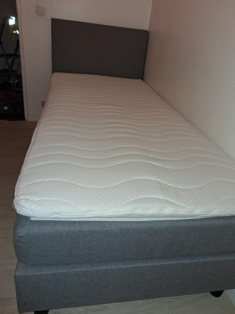 Boxspring, Maison & Meubles, Chambre à coucher | Lits boxsprings, Enlèvement, Comme neuf, Une personne, Gris