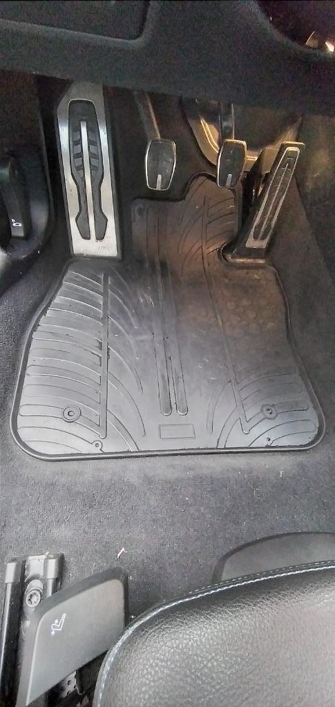 Set de 4 tapis caoutchouc s/mes. pour BWM série 1 modèle F40, Enlèvement ou Envoi, Comme neuf