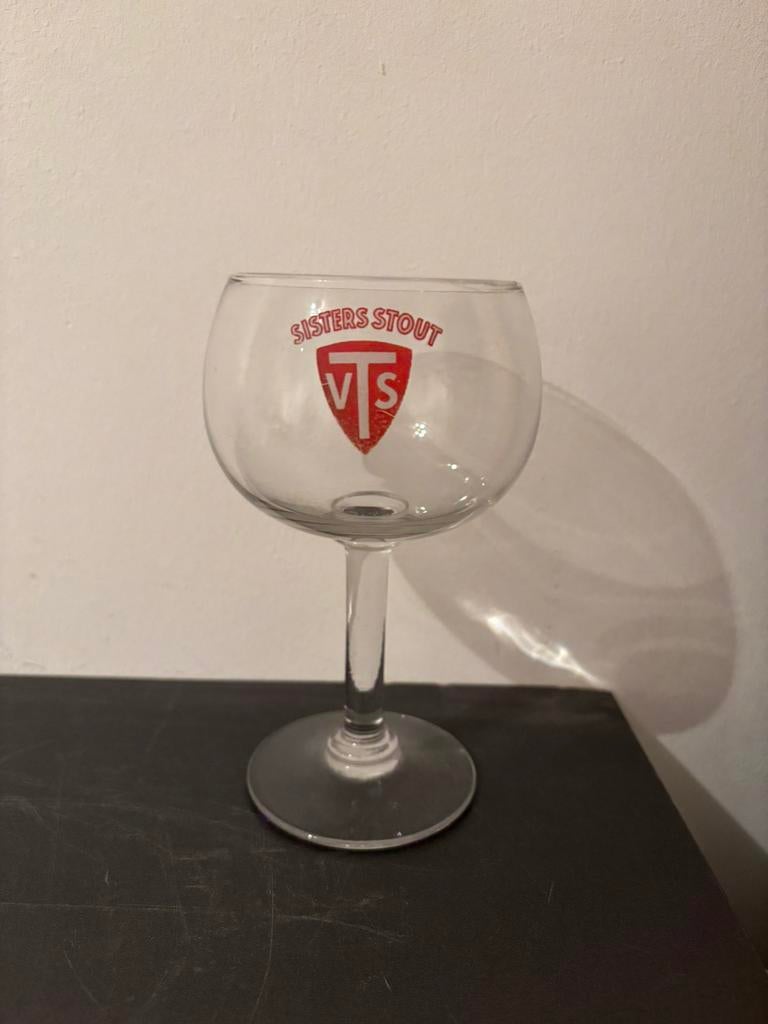 Verre à bière ancien décalco Sisters Stout VTS, Enlèvement ou Envoi, Comme neuf, Verre ou Verres, Autres marques