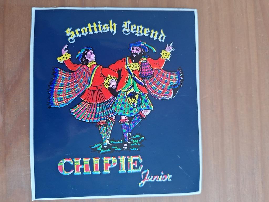 Vintage sticker cartoon Chipie junior kilt scottish legend, Enlèvement ou Envoi, Comme neuf, Marque