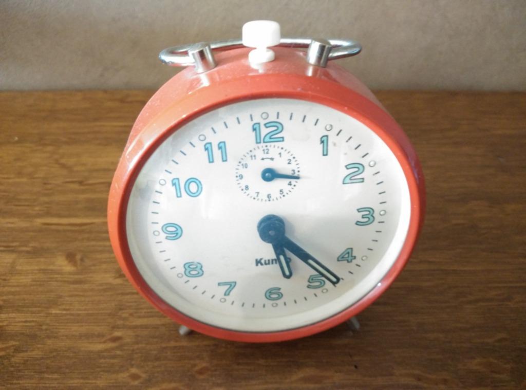 oude wekker rood - 11 cm, Antiek en Kunst, Ophalen