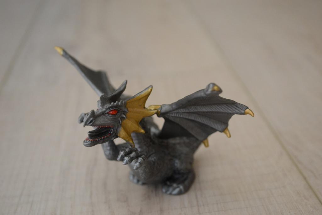 Draakje grijs, plastic, Ophalen of Verzenden, Zo goed als nieuw