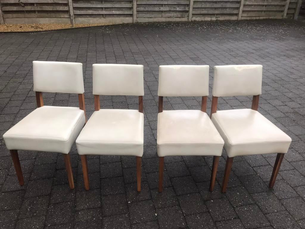 4 stevige stoelen met beschadiging!, Huis en Inrichting, Stoelen, Ophalen, Overige materialen, Gebruikt, Wit