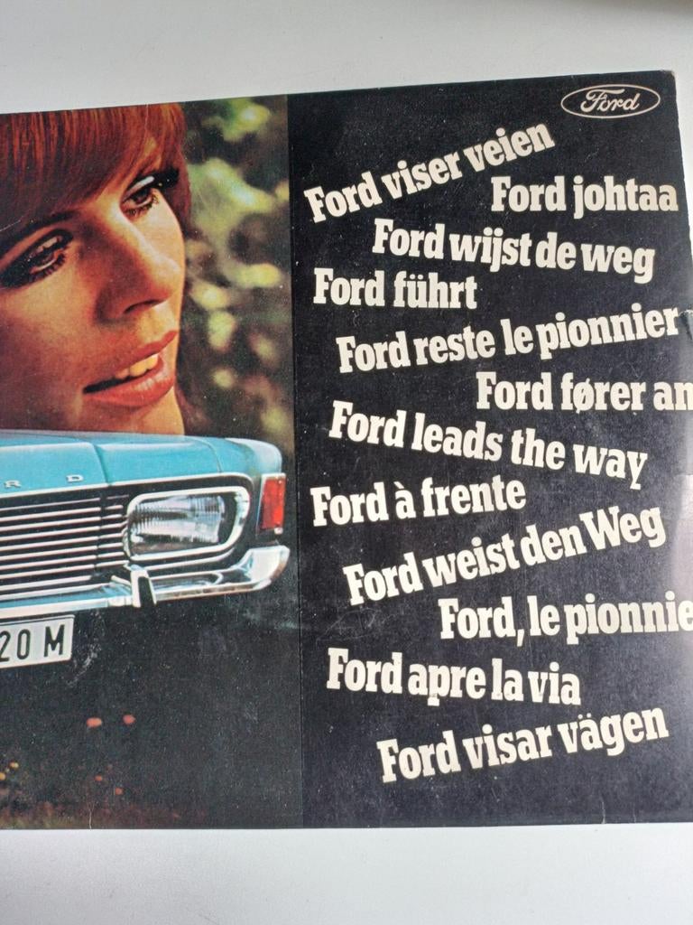 Ford reste le pionnier, chanter par Samantha Jones 1968, Enlèvement