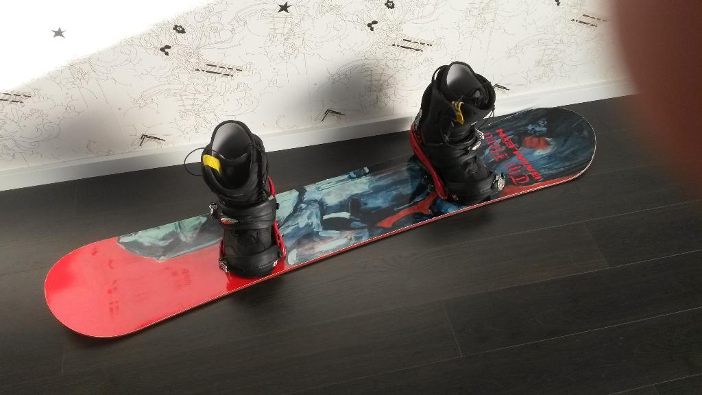 Snowboard Bateleon 161 - The Hero + Burton bindingen, Sport en Fitness, Snowboarden, Ophalen, Gebruikt, Bindingen