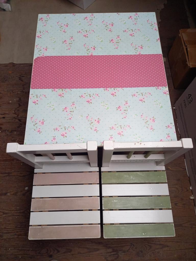 Speel- of knutseltafel met 2 stoeltjes, Enlèvement, Utilisé