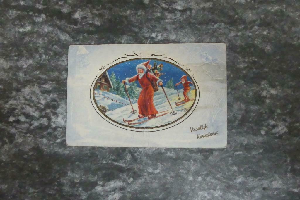 Postkaart Vroolijk Kerstfeest met skiënde kerstmannen, Verzamelen, Ophalen of Verzenden, Voor 1920, Gelopen, Feest(dag)