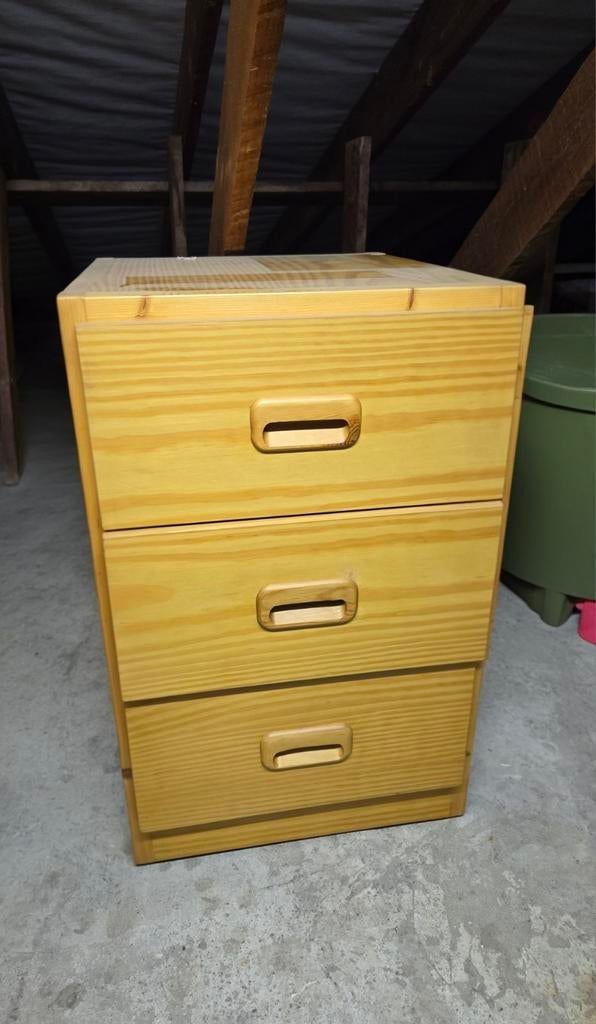 Armoire en bois massif avec tiroirs., Maison & Meubles, Armoires | Commodes, Enlèvement, Utilisé