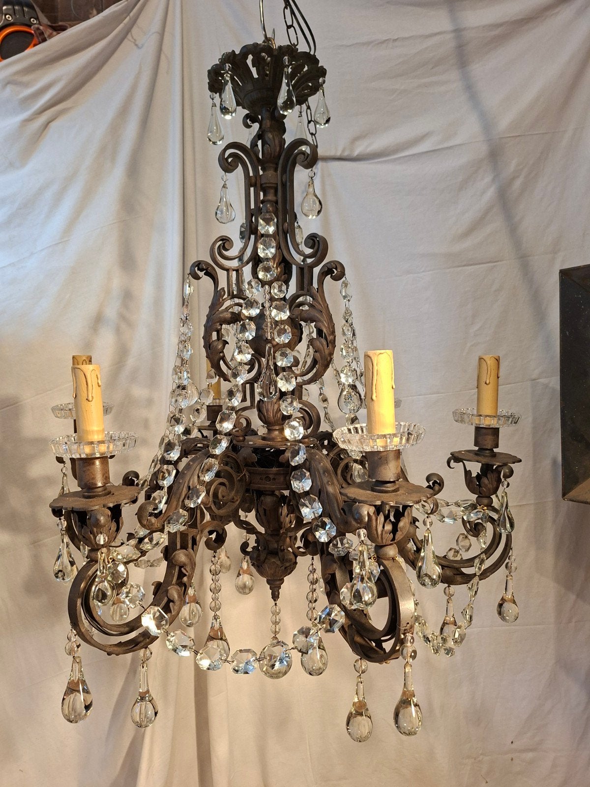 Franse smeedijzeren luster met baccarat kristal. 95cm H ., Ophalen