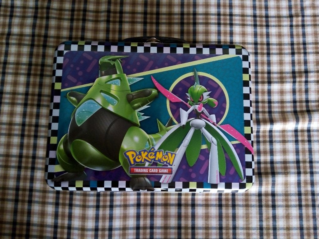 pokemon trading card game metalen doos met inhoud, Ophalen of Verzenden, Zo goed als nieuw, Boosterbox