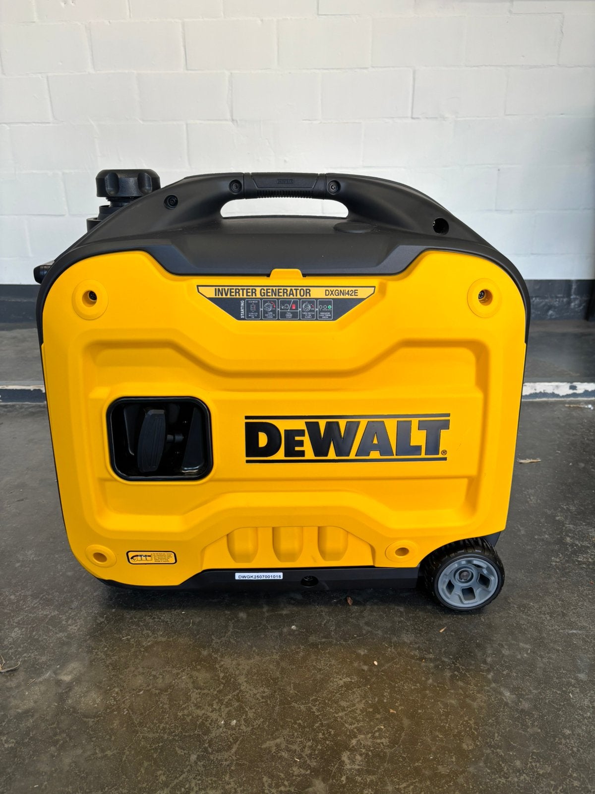 DeWALT DXGNi42E inverter generator 4200W, Bricolage & Construction, Générateurs, 5 à 10 kVA, Démarrage électrique, Comme neuf