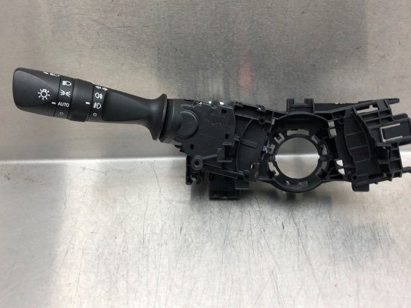 LICHTSCHAKELAAR Auris Touring Sports (E18) (|17F852|), Gebruikt, Toyota