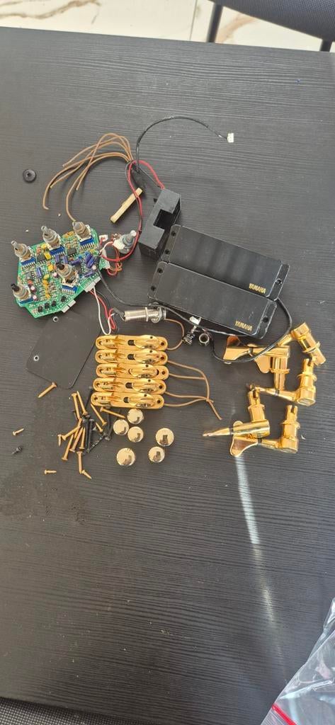 Basse Yamaha TRB5 piezo,accessories et Electronic complet, Enlèvement