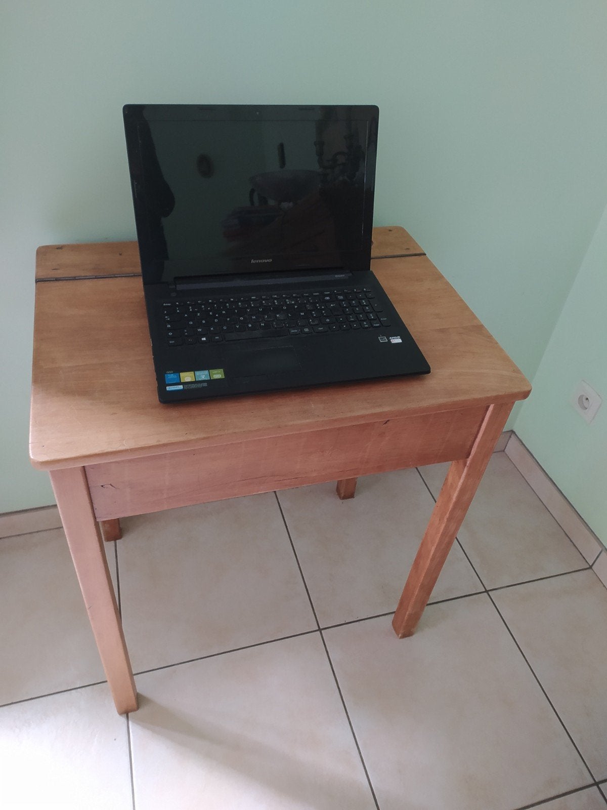 Petit bureau bois massif genre Maison du Monde, Computers en Software, Laptoptafels, Ophalen