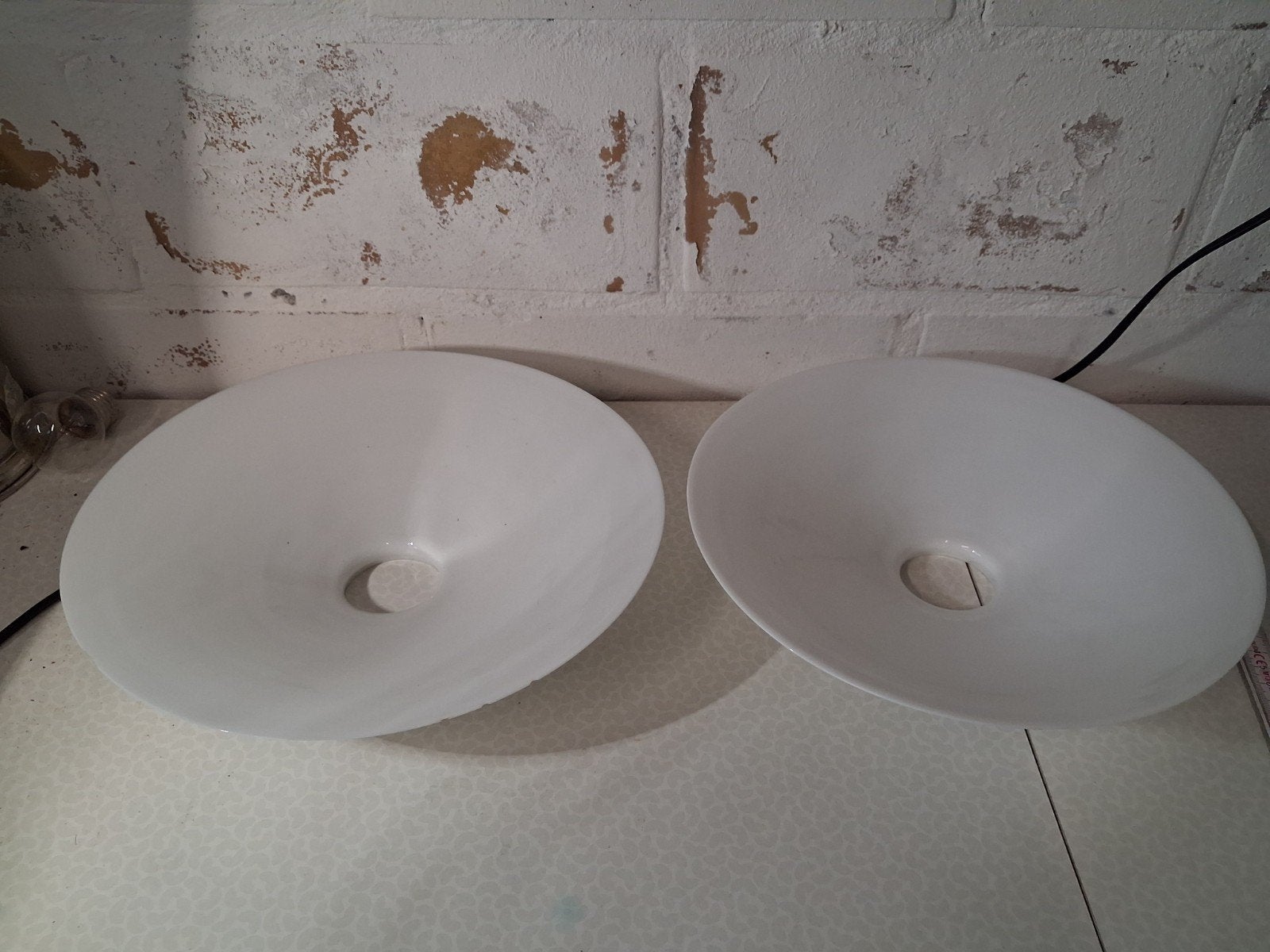 2 witte opaline glazen schoenmakers lampkapjes, Ophalen of Verzenden
