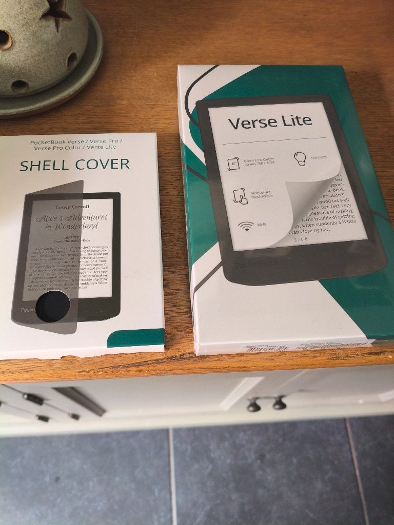 Nieuwe e -reader met hoesje , nieuw, Computers en Software, E-readers, 8 GB, 6 inch of minder, Nieuw, Ophalen of Verzenden