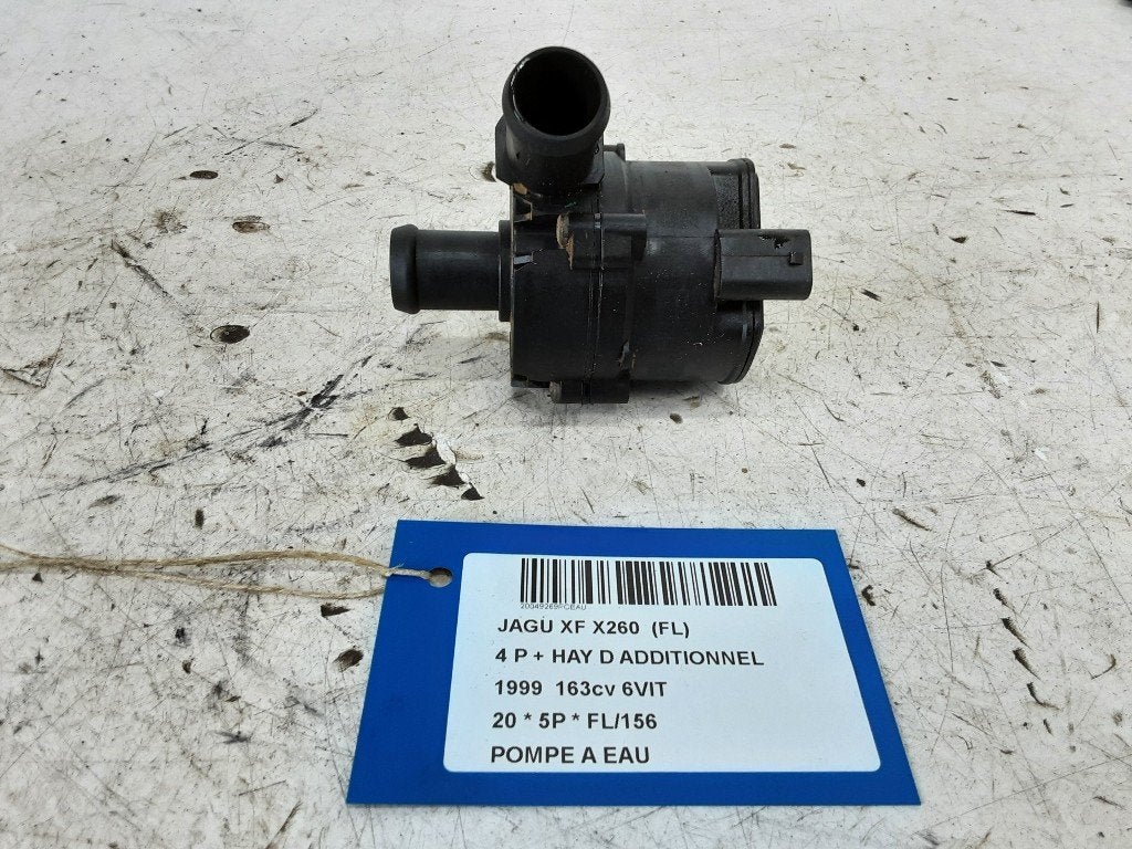 WATERPOMP Jaguar XF (X260) (01-2015/-) (DX2318D474AC), Campus Kronberg 7
61476  Kronberg im Taunus, DE, Gebruikt, Jaguar, Jaguar Land Rover Deutschland GmbH
