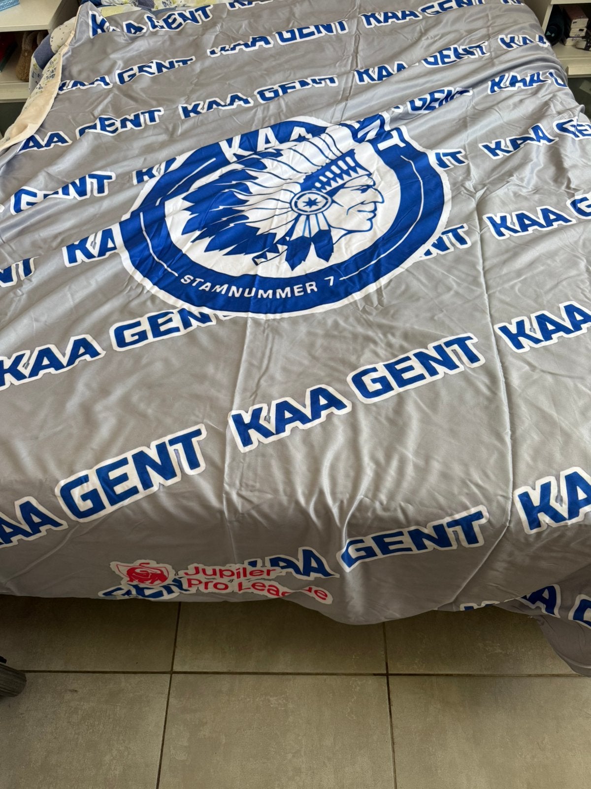 Nieuwe dekbed van kaa Gent te Nazareth., Enlèvement, Neuf