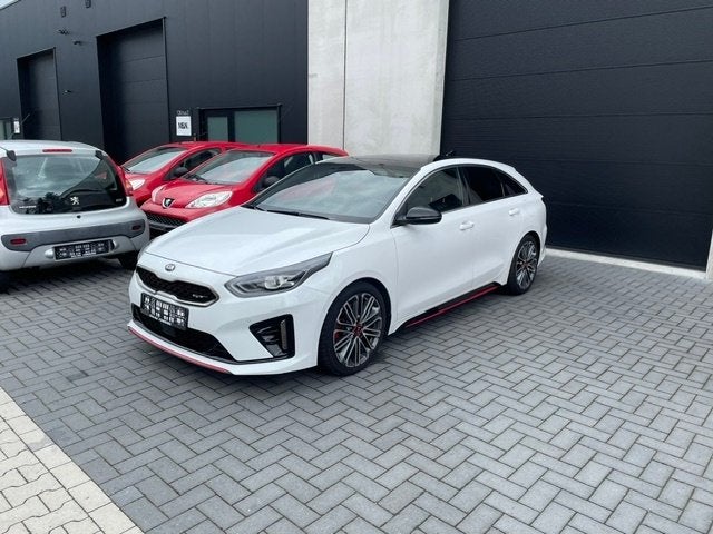 Kia Proceed GT 1.6T GDI DCT Benzine, Panoramadak, Automaat, Dealer onderhouden, 4 cilinders, Alcantara, Wit