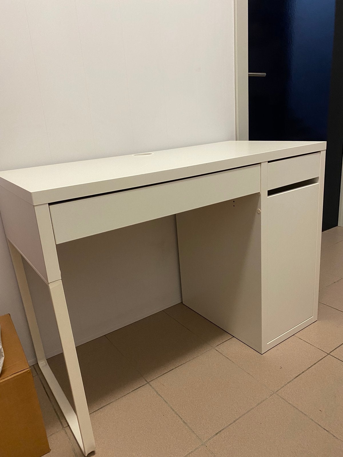 Bureau met stoel, Huis en Inrichting, Ophalen, Kabelgoot, Zo goed als nieuw, IKEA