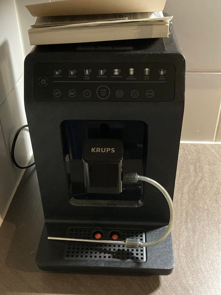 Machine à expresso Krups EA897, Machine à espresso, Réservoir d'eau amovible, Café en grains, Comme neuf