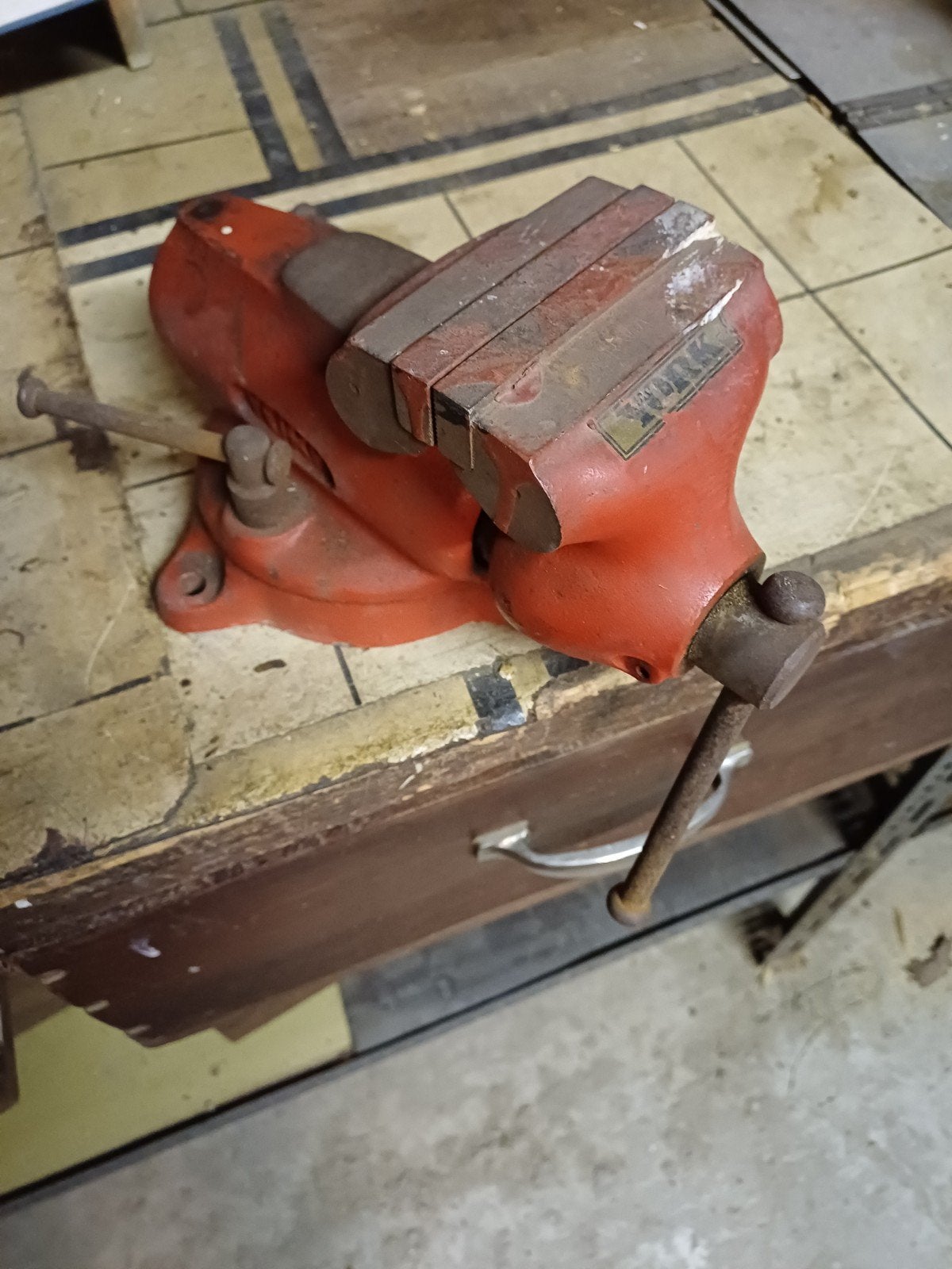 Tour, Bricolage & Construction, Enlèvement ou Envoi, Utilisé, Moins de 70 cm, Étau