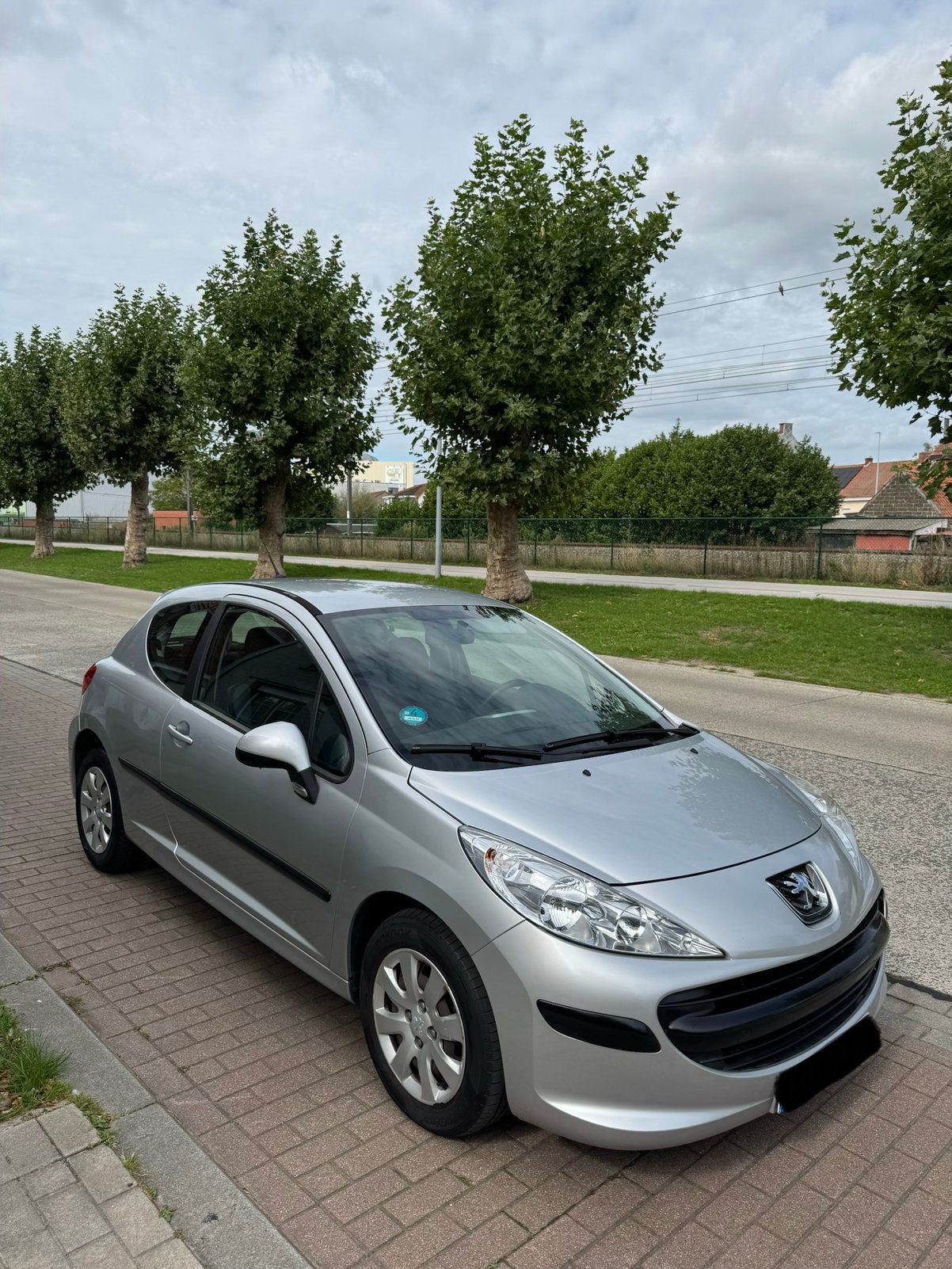 Peugeot 207 1.4benzine 2007 Gekeurd voor verkoop, Auto's, Zwart, Handgeschakeld, Particulier, Euro 4