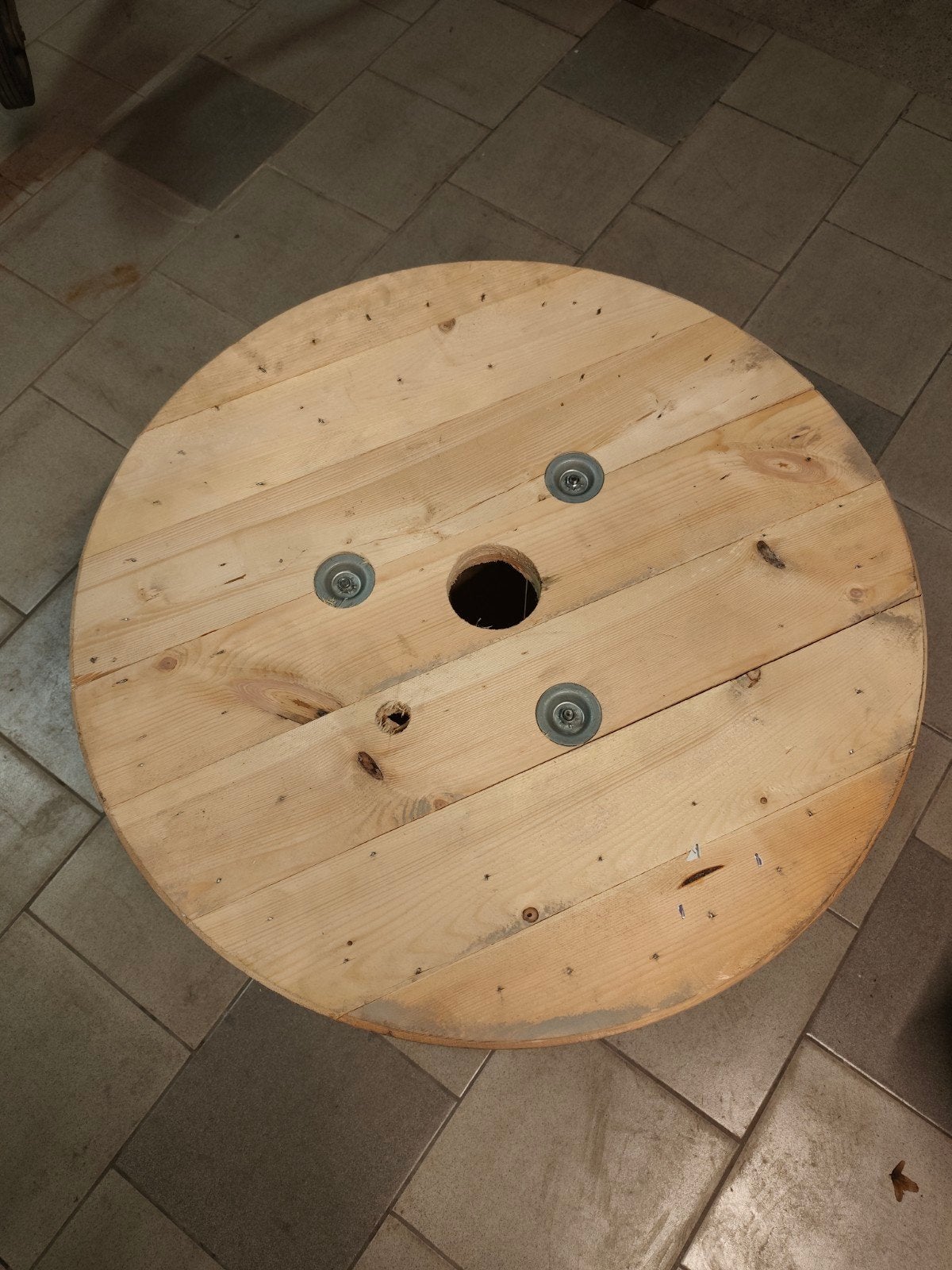 15€ touret en bois diamètre 75cm largeur 55cm, Enlèvement, Comme neuf, Rond, Pin