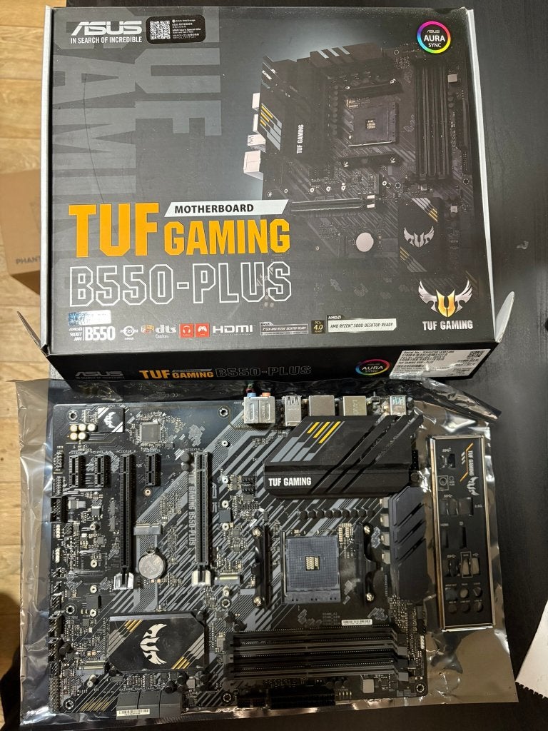 Carte mere ATX  ASUS TUF B550 PLUS AM4, Computers en Software, Moederborden, DDR4, Ophalen of Verzenden, Zo goed als nieuw, Socket AM4