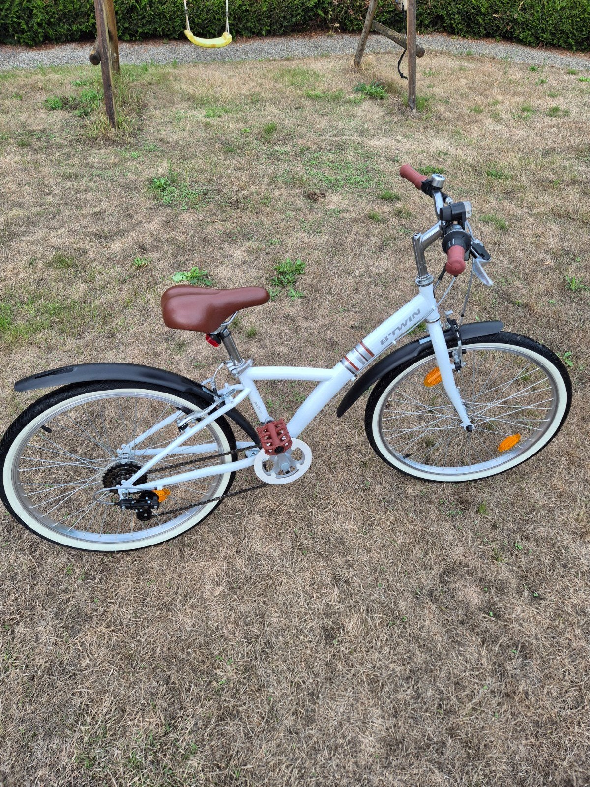 b twin kinderfiets (8-12 jaar), Fietsen en Brommers, Fietsen | Vouwfietsen, Ophalen, Zo goed als nieuw, Velgrem, 20 inch of meer