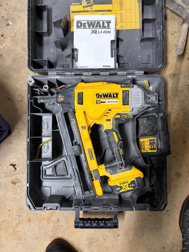 Dewalt betontacker accu, Doe-het-zelf en Bouw, Ophalen, Gebruikt