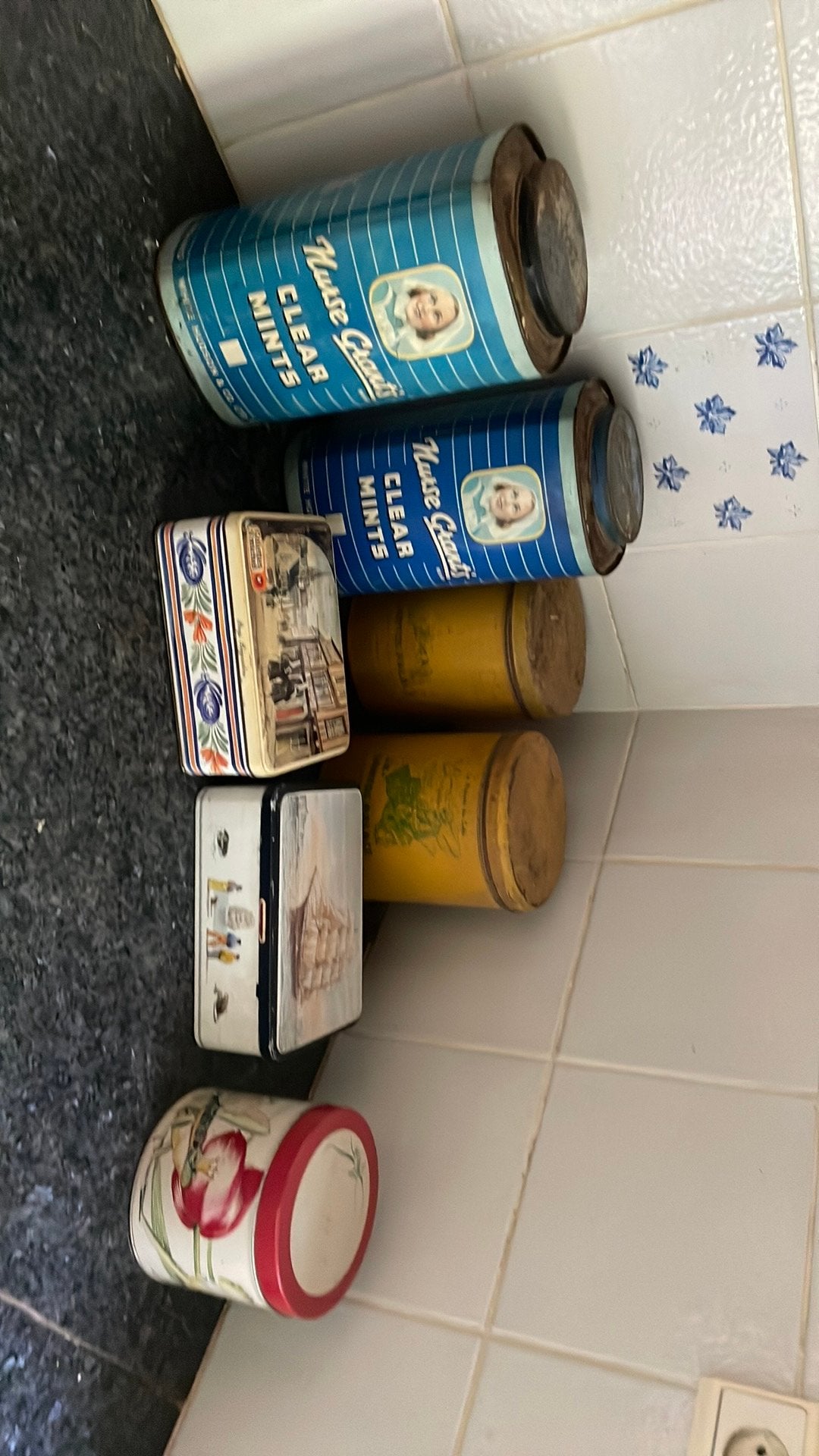 Blikken dozen, Ophalen