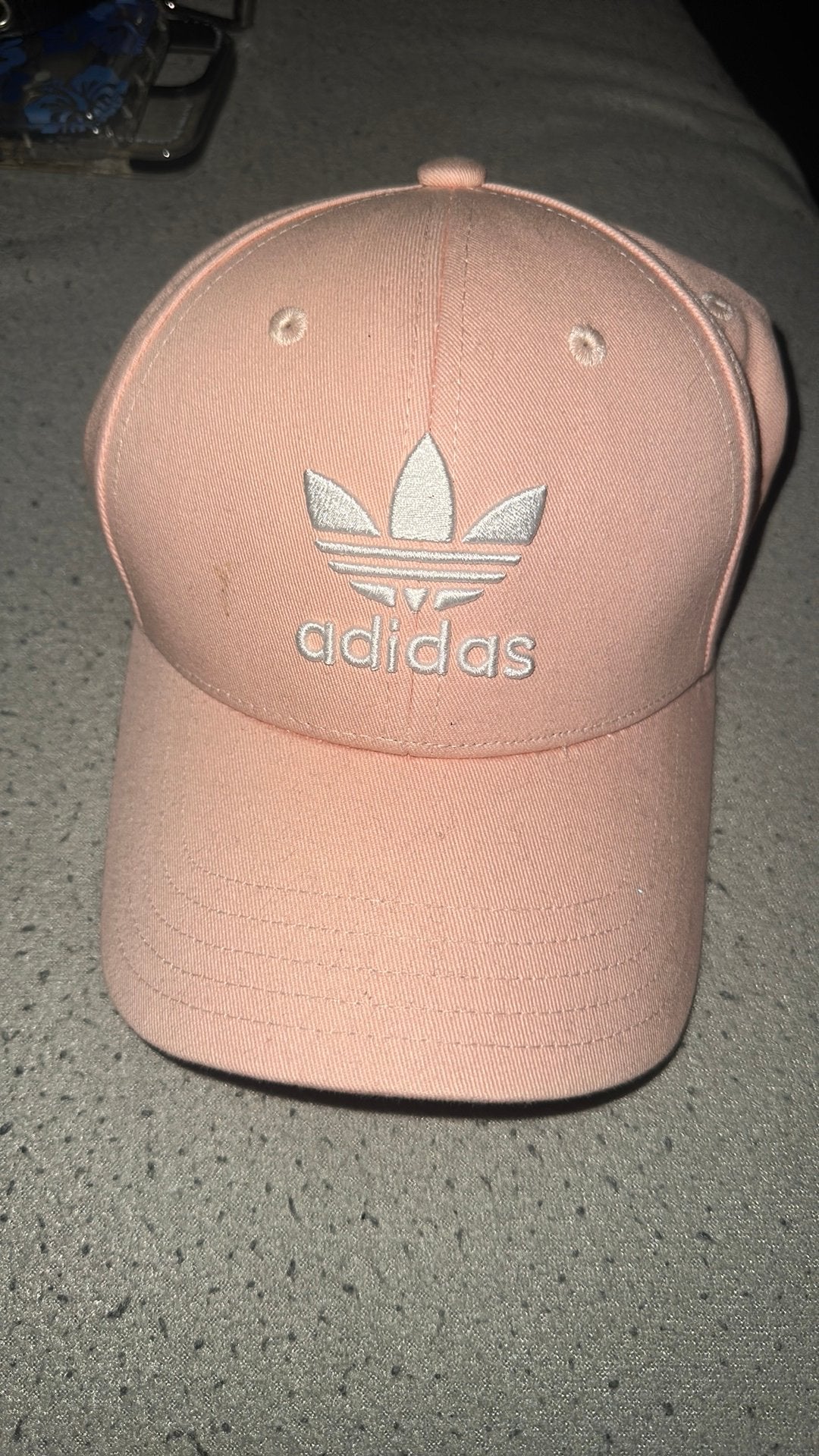 Quatre. Adidas pour Femme., Enlèvement, Porté, 56 ou 57 cm (M, 7 ou 7⅛ pouces), Casquette
