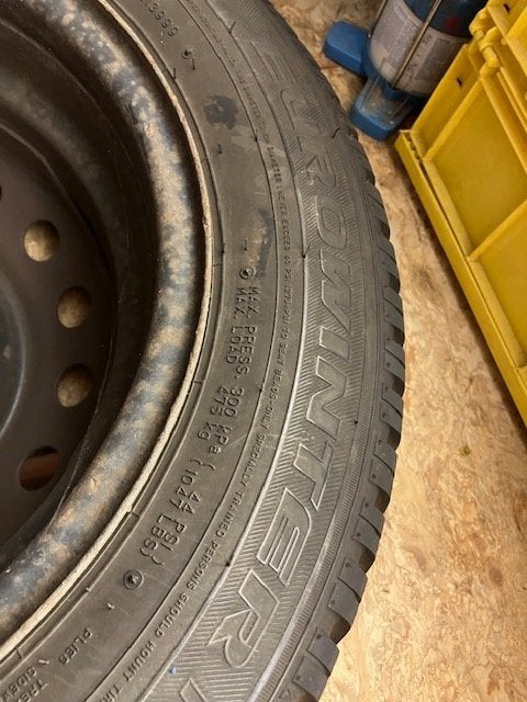Pneus hiver Falken, Autos : Pièces & Accessoires, Neuf, 14 pouces, Pneus et Jantes, Pneus hiver