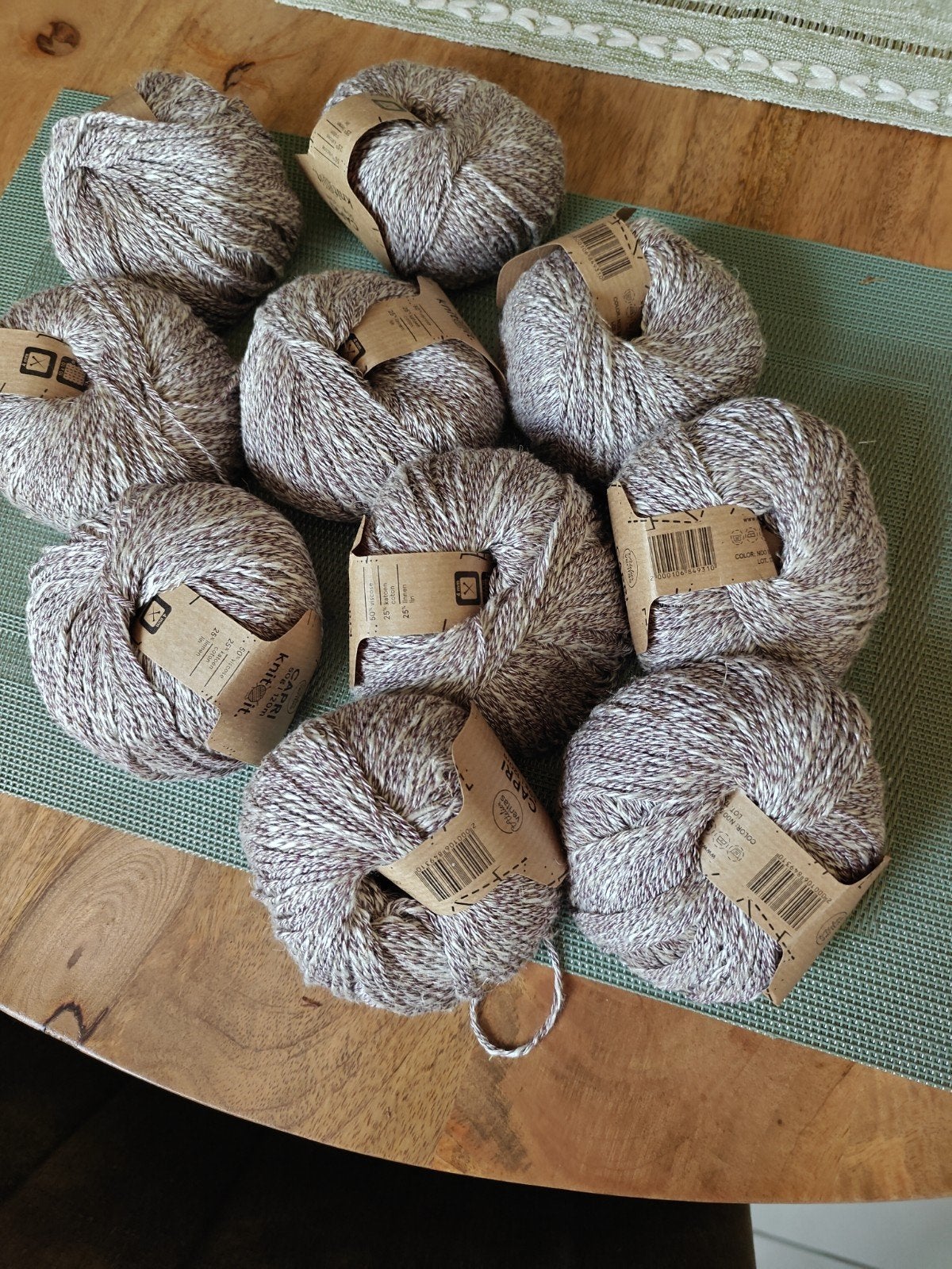 10 pelotes de laine capri vierge. Coton (Veritas) brun blanc, Hobby & Loisirs créatifs, Tricot & Crochet, Enlèvement ou Envoi