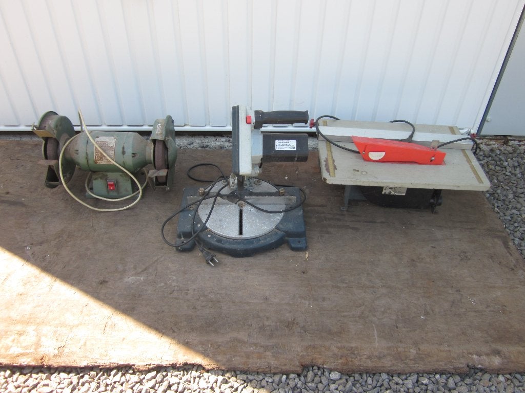 lot d'outils électriques 2scies + 1 touret, Enlèvement
