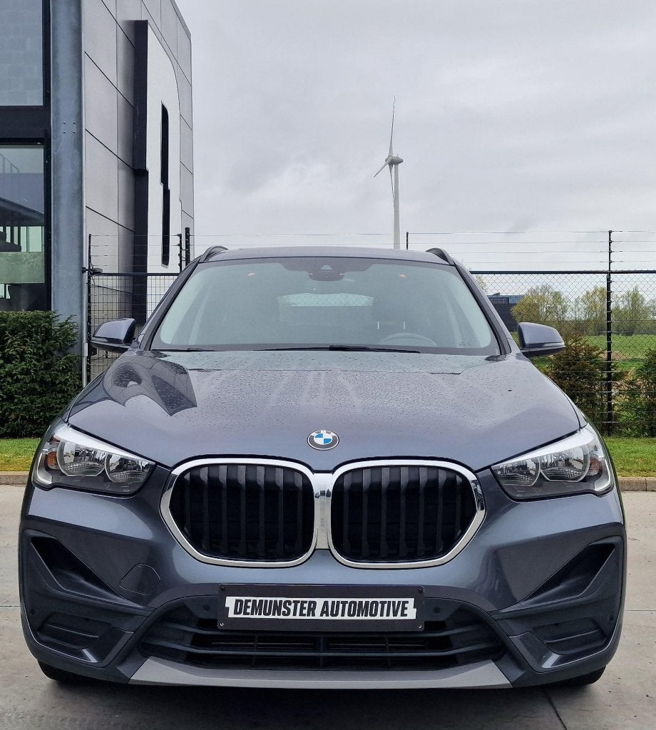 BMW X1 sDrive18i|Pano|M-Pack|Heated Seats|Sensoren V&A, Dealer onderhouden, Stof, Euro 6, 5 zetels