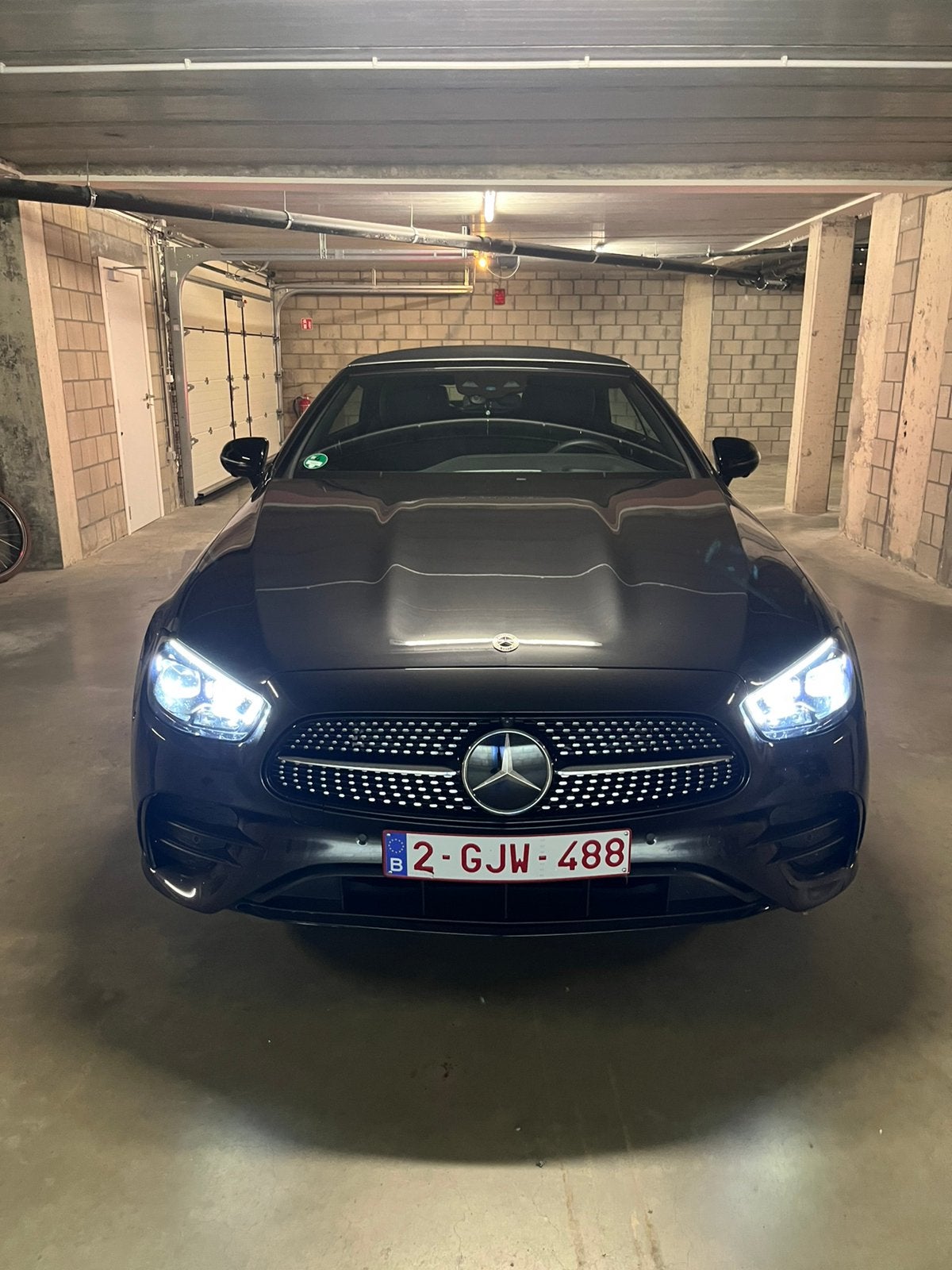Mercedes-benz cabriolet 300 E  bj januari 2025, Autos, Mercedes-Benz, Cuir, Euro 6, Cabriolet, Entretenue par le concessionnaire
