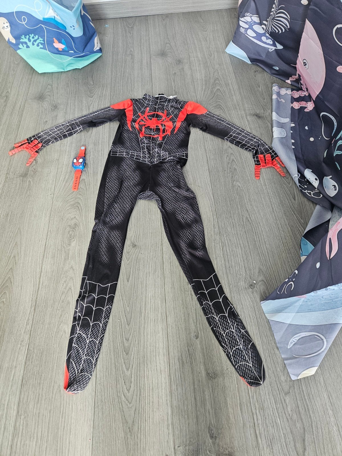 costume et montre SpiderMan, Enlèvement, Utilisé, 122 à 128, Garçon