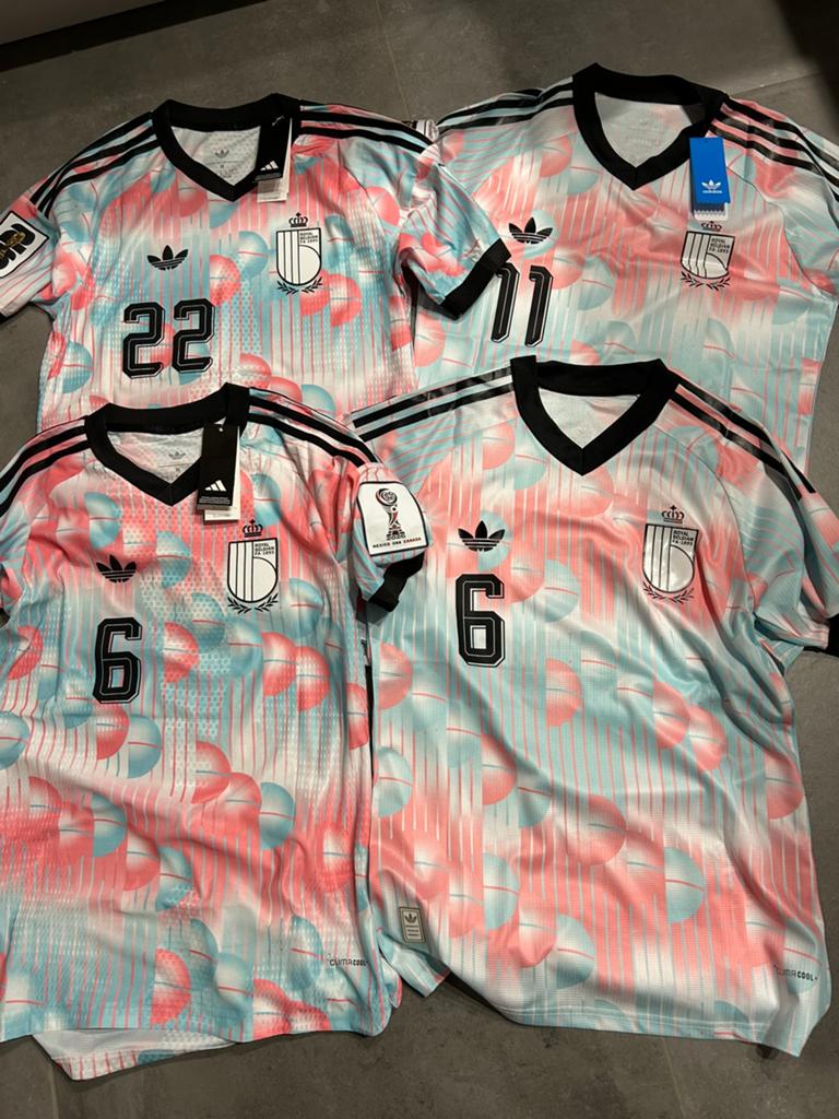 Maillot away diables rouges taille medium, Vêtements | Hommes, Vêtements de sport, Autres couleurs, Enlèvement, Taille 48/50 (M)
